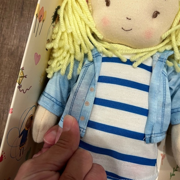 Bunnies by the Bay Global Sisters Cassie doll - Picture 4 of 5